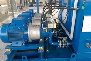 重慶維慶液壓機械有限公司2000噸液壓機液壓系統調試成功！